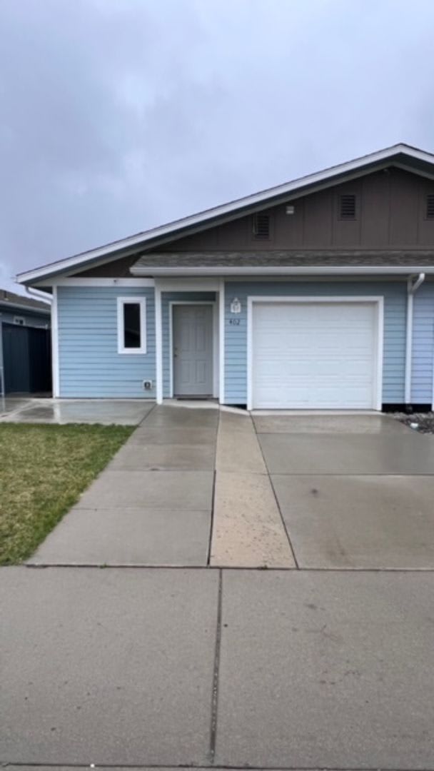 Half off the first month’s rent for this beautiful 5-bedroom, 2-bath duplex!