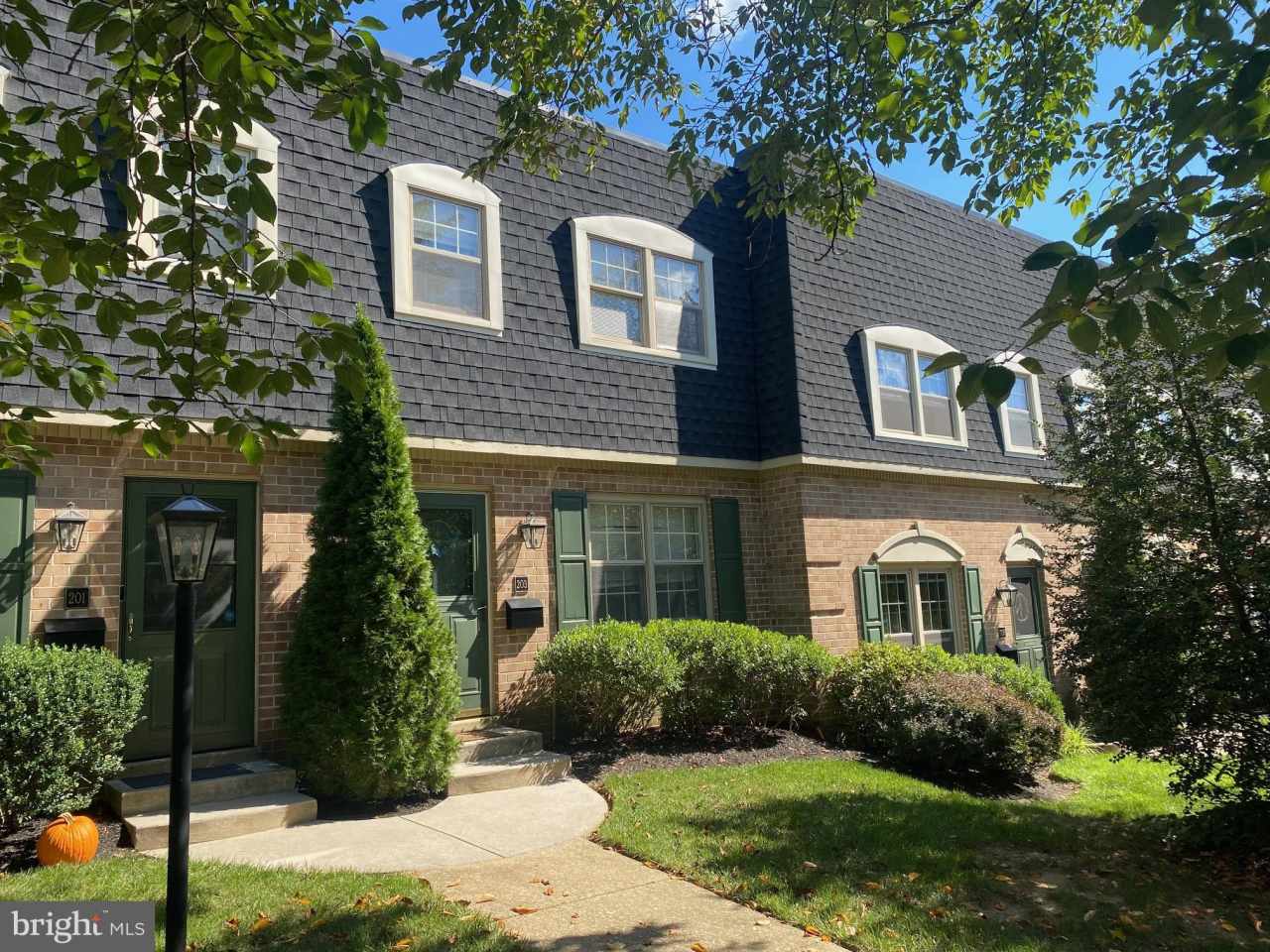 203 BLOOMINGDALE Avenue