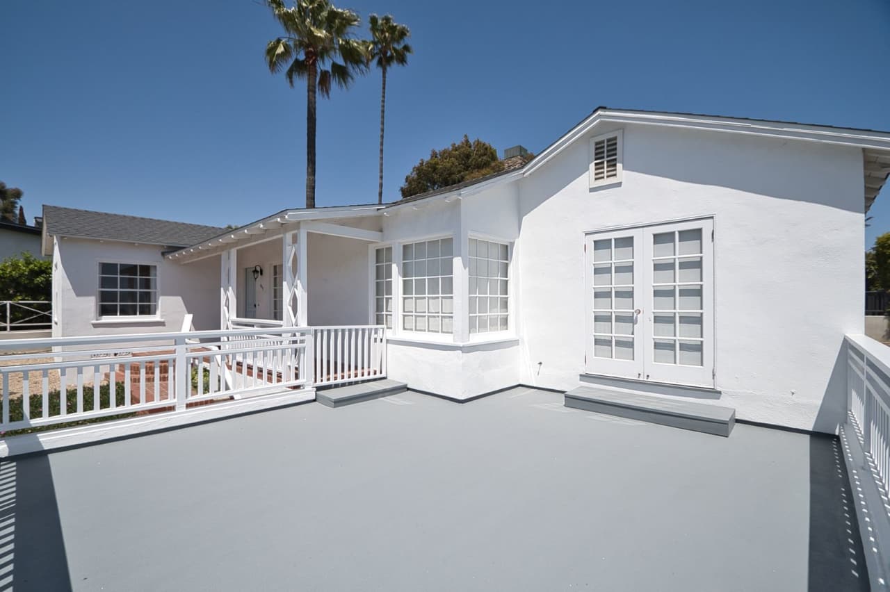 2 Bed 1 Bath Home in Manhattan Beach Hill Section