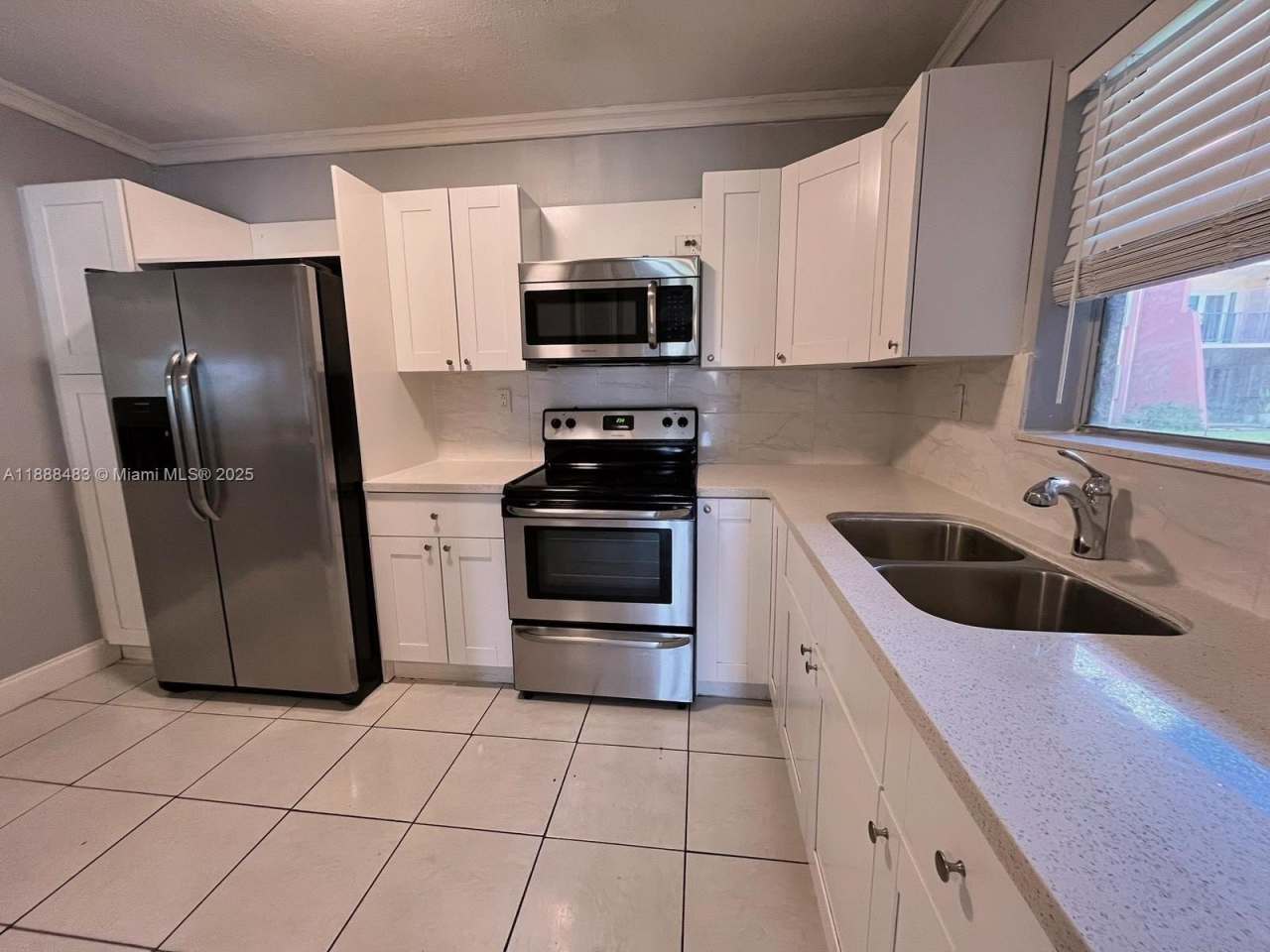 13715 Kendale Lakes Cir