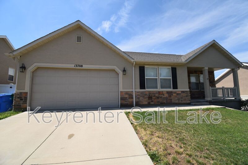 13708 Daggerwing Way