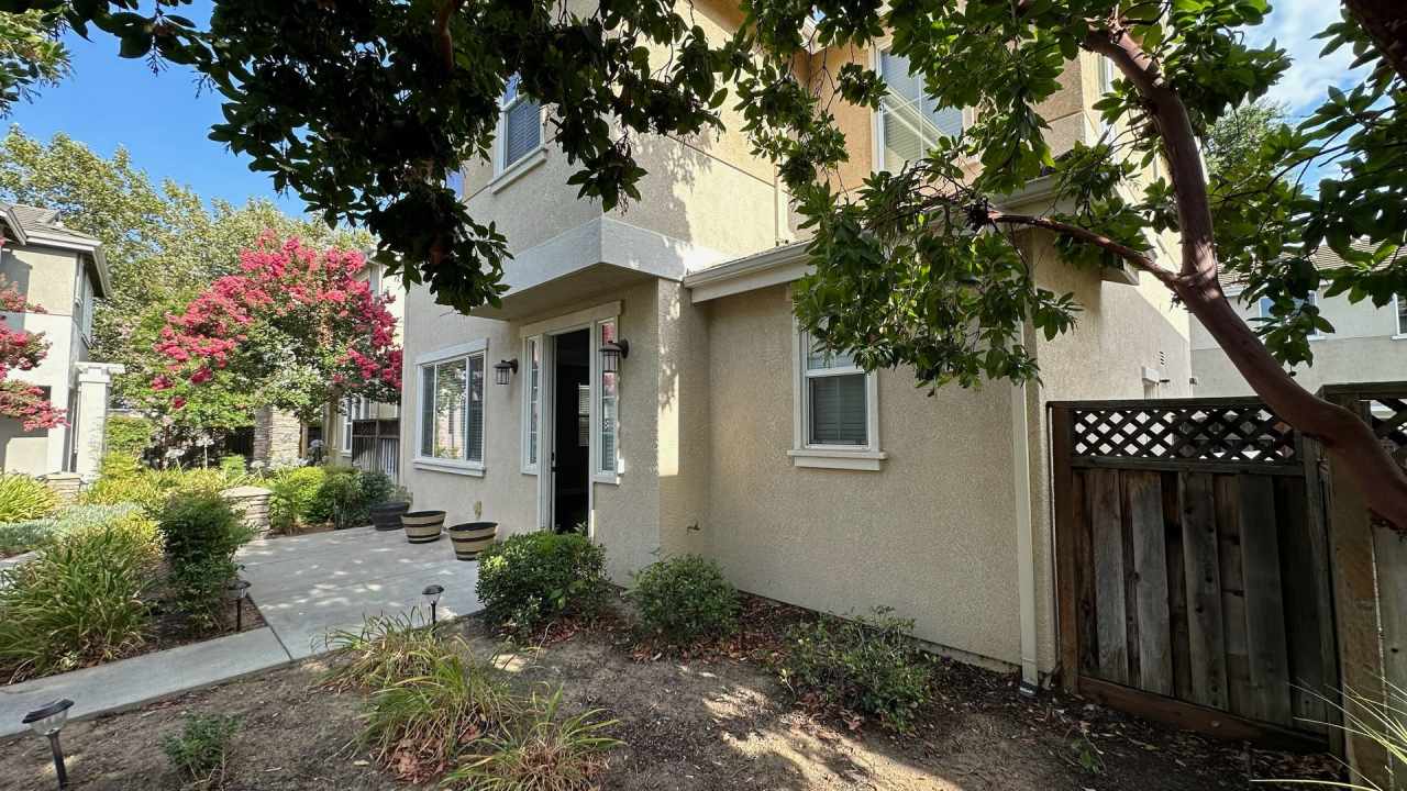 207 Coulter Way, Vacaville.