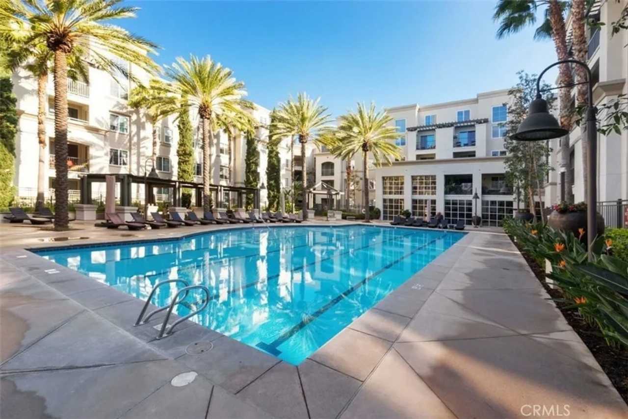 2-Bed Irvine Condo in Highly-Desirable Avenue One