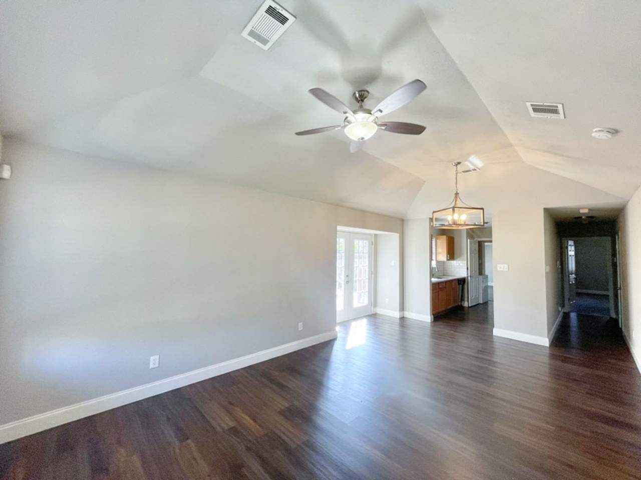 Charming Single-Story, 3Bed/2Bath Gem Minutes from Southtown