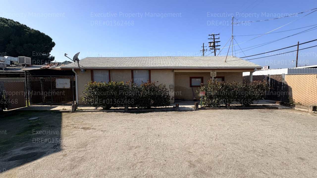 Studio apartment near Central Park at Mill Creek and many businesses.