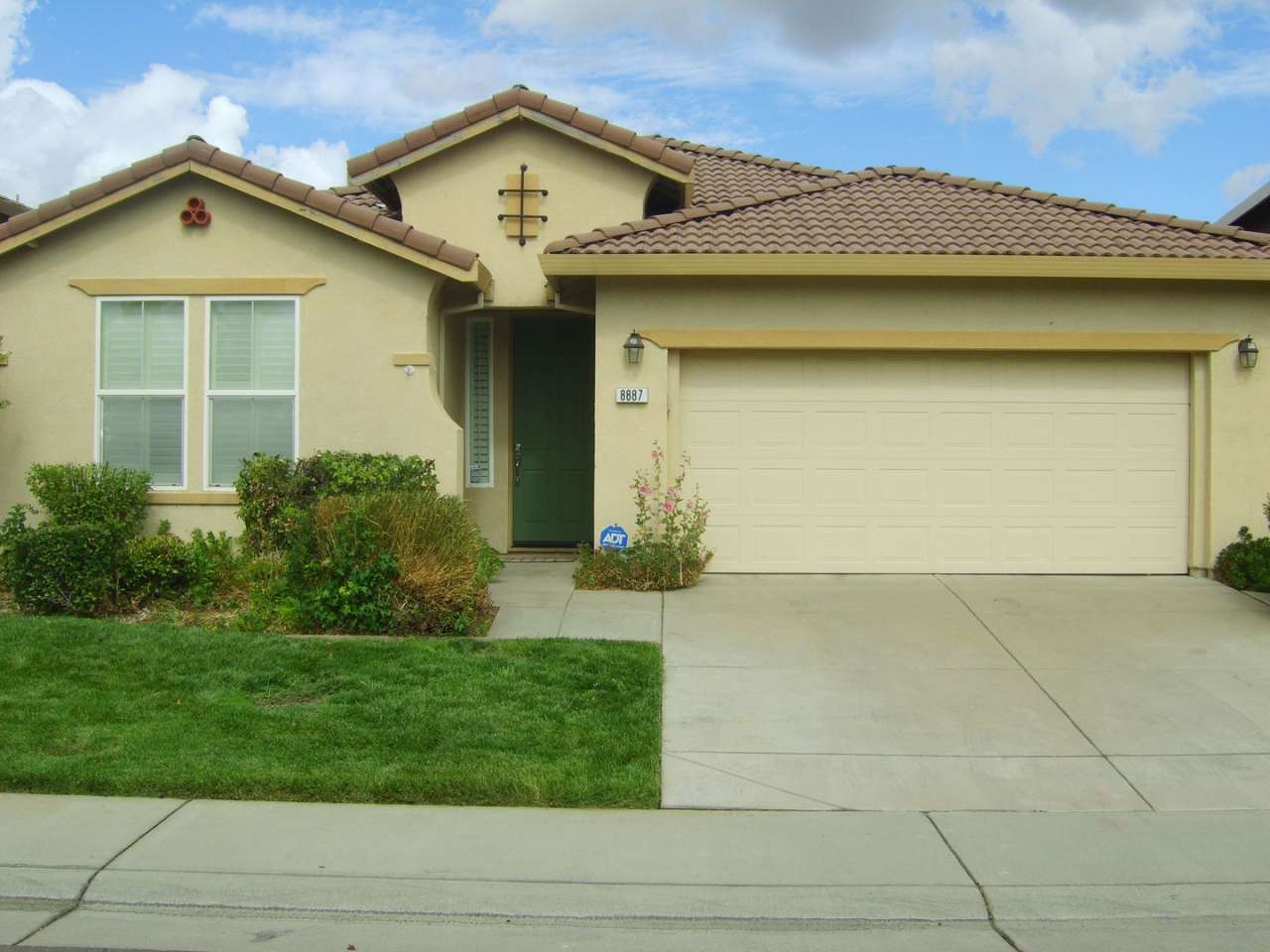 Lovely home, gardener, some utilities included