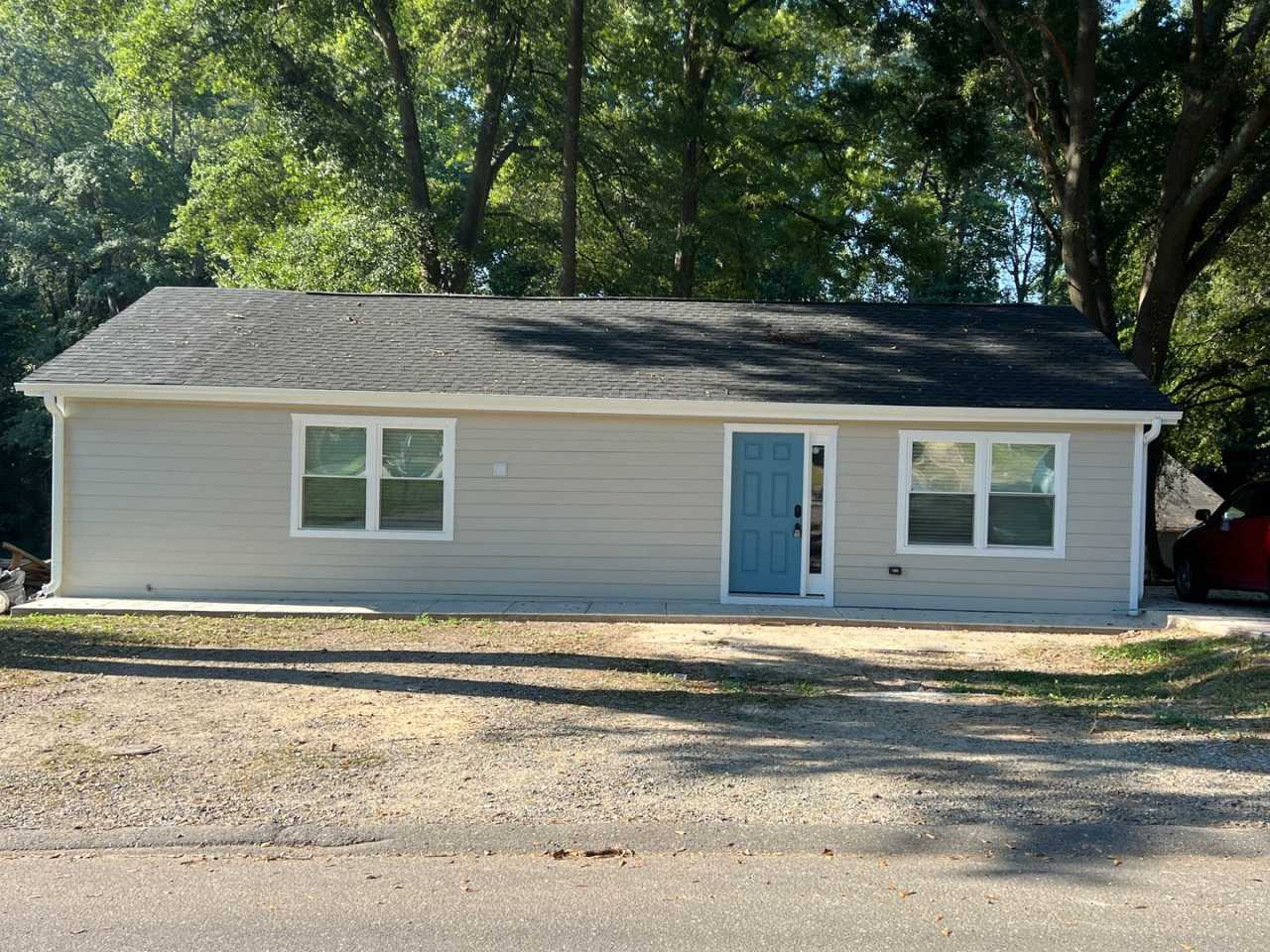 2BR/2BA Updated Home – Convenient Gastonia Location - 915 Brandon St