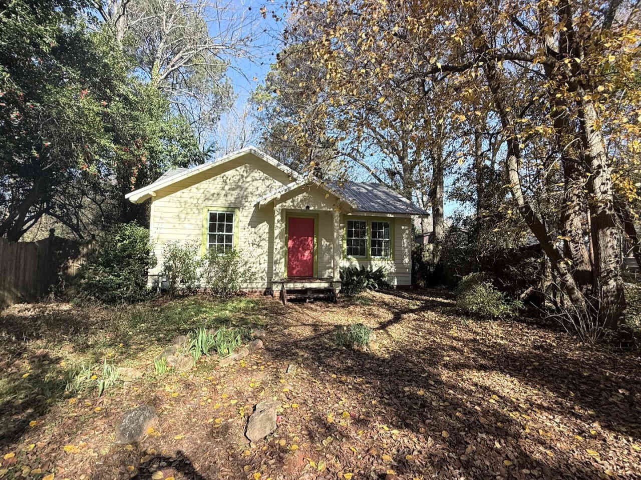 2 Bedroom / 1 Bath – Available Now West Athens