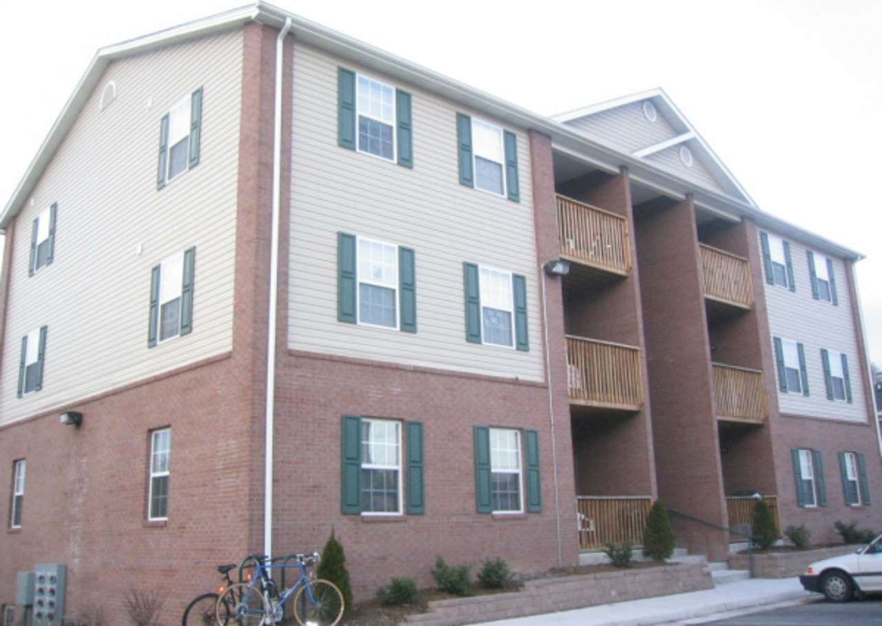 Spring of 2026 ONLY $1300 for Newly Renovated 1 bedroom in a 4 Bedroom Apartment in Downtown Blacksburg