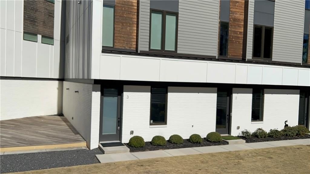 2424 Memorial Drive SE