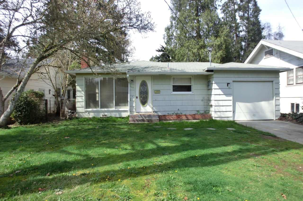 Cozy home close to town