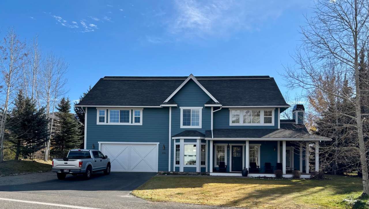 Winter Getaway: Large, Cozy Mountain Modern Home