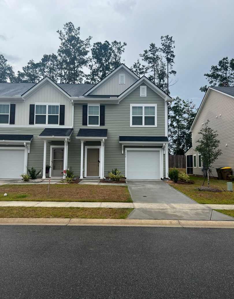 3 bed, 2.5 bath End unit townhome in Pooler