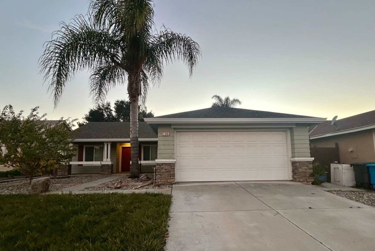 Great Family Home in Fantastic Hollister Neighborhood!