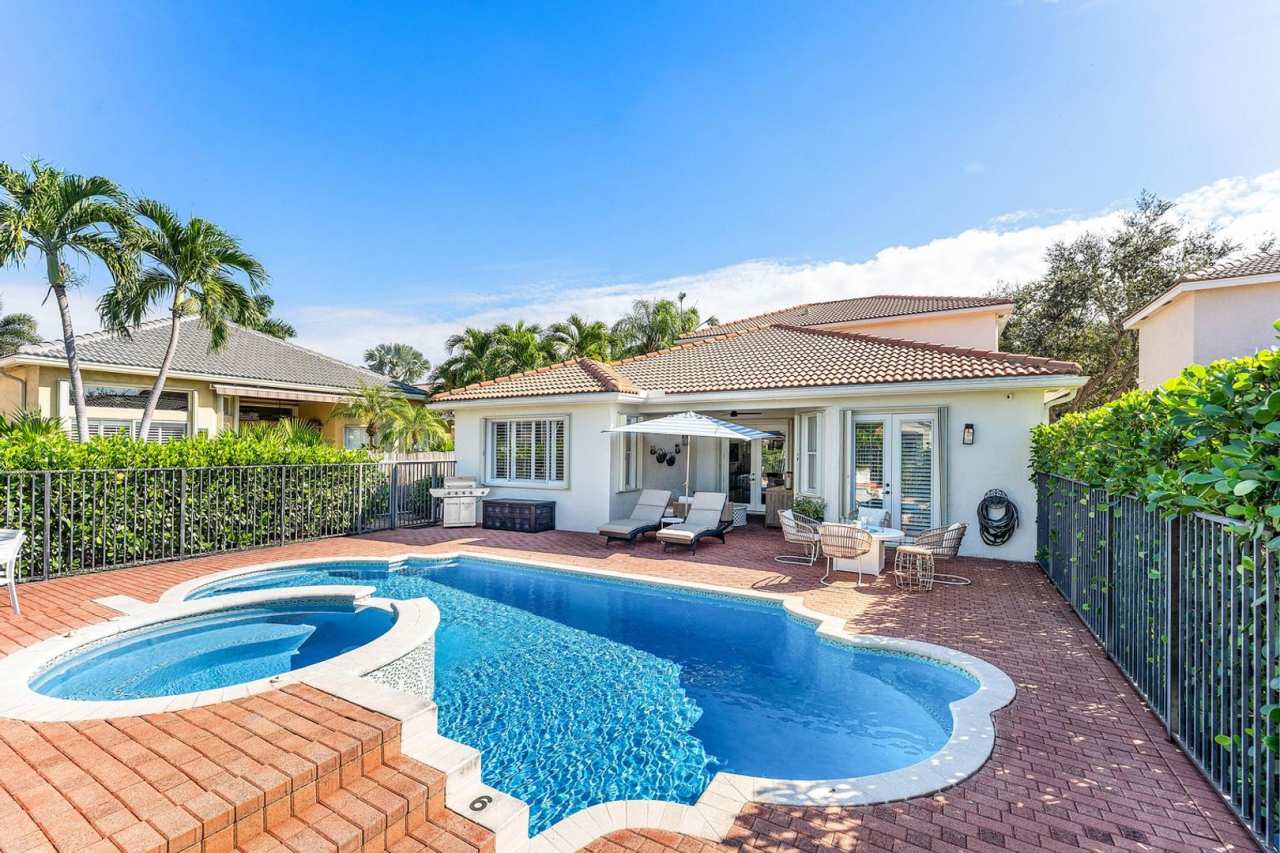 121 Palm Circle, Lake Worth, FL 33462