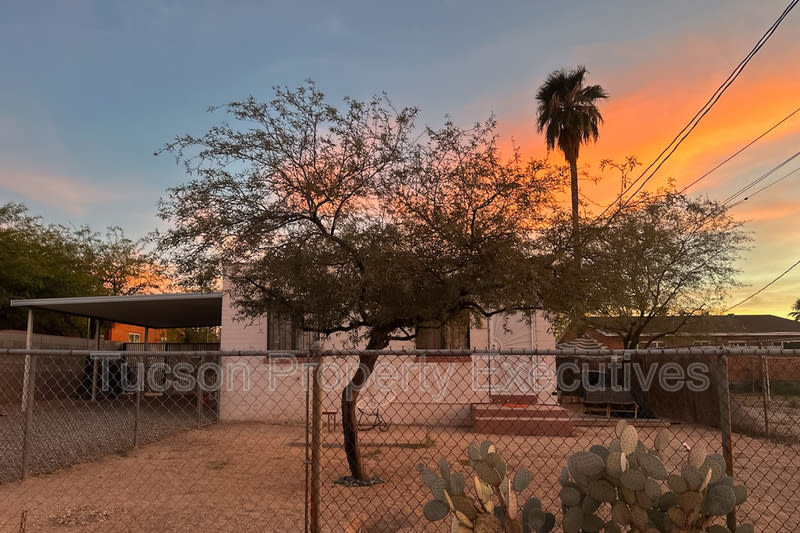 419 East Lester Street