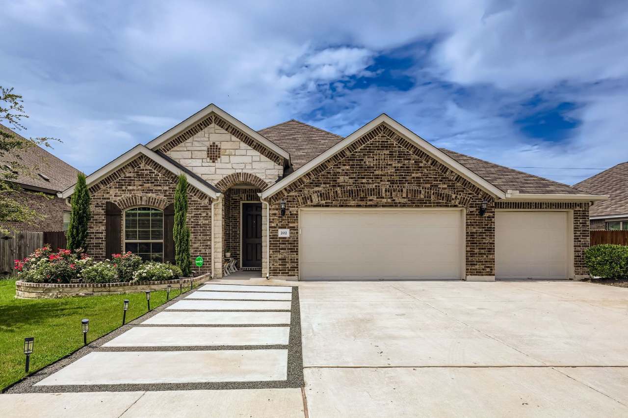 Gorgeous 5 BD / 3 BA Home for Lease in Hutto