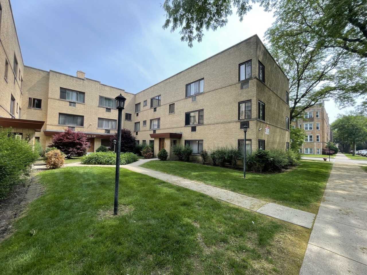 2032 W Jarvis Avenue