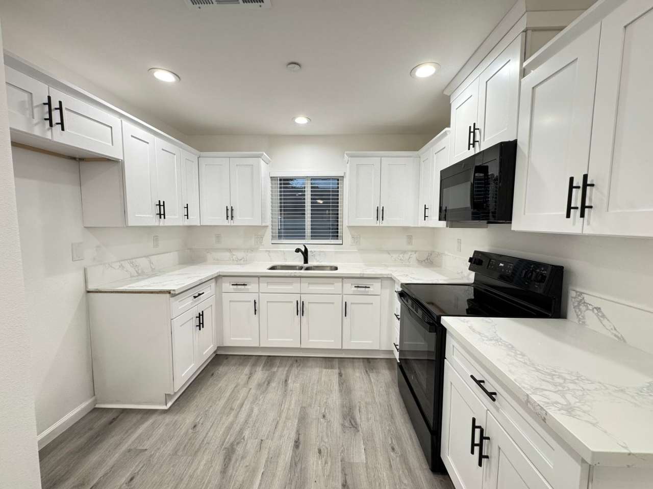Stunning 2Bd/2Ba New Build in Riverside!