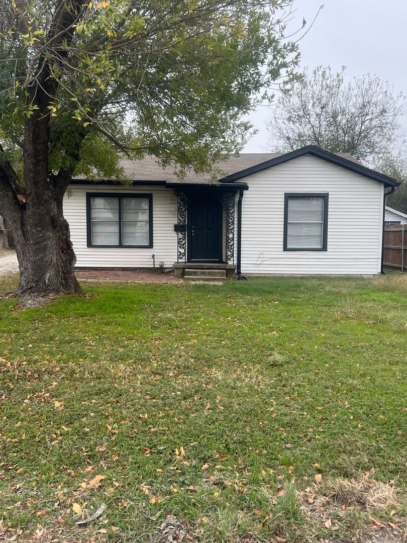 Charming 2/1 in Waco