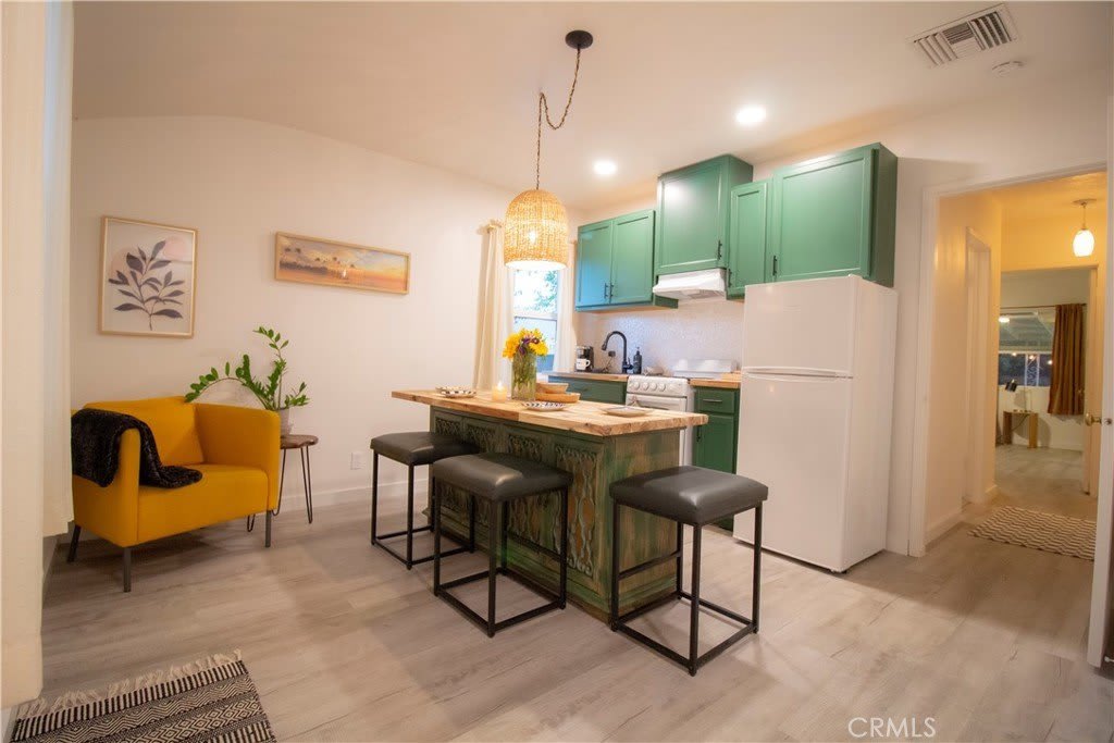 12512 Miranda Street