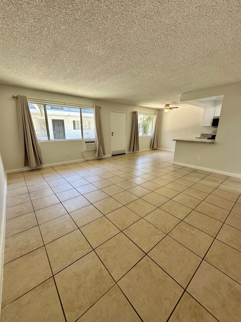 BEAUTIFUL 2 BD/1 BATH UNIT FOR RENT!