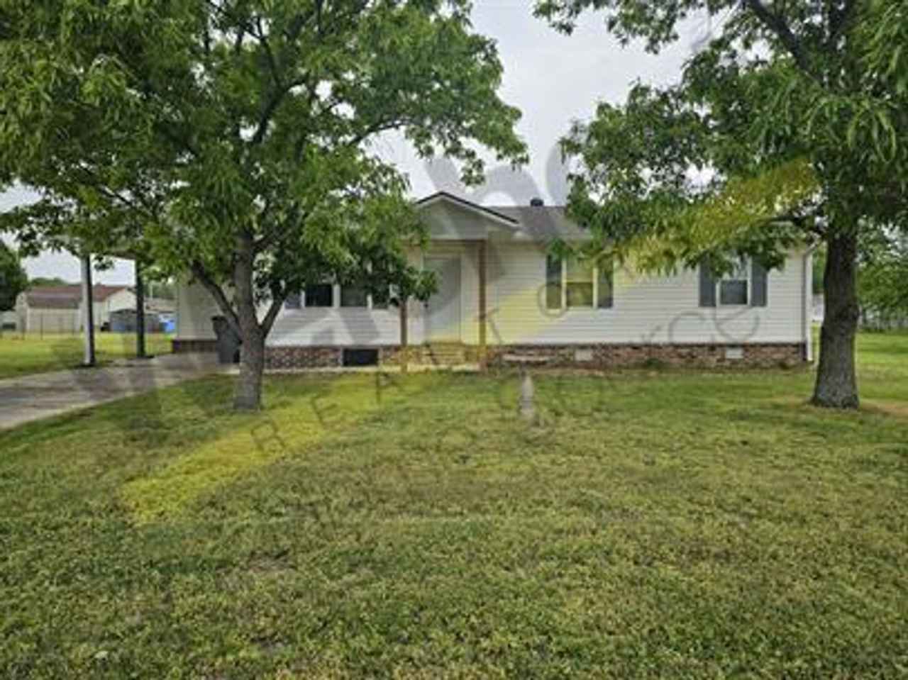 3 bedroom, 2 bath home in Center Hill