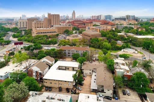 2 bedroom blocks away from UT campus