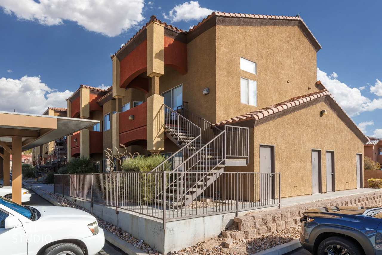 Beautiful 3-bedroom 2-bathroom located in the Hawk Ridge Community