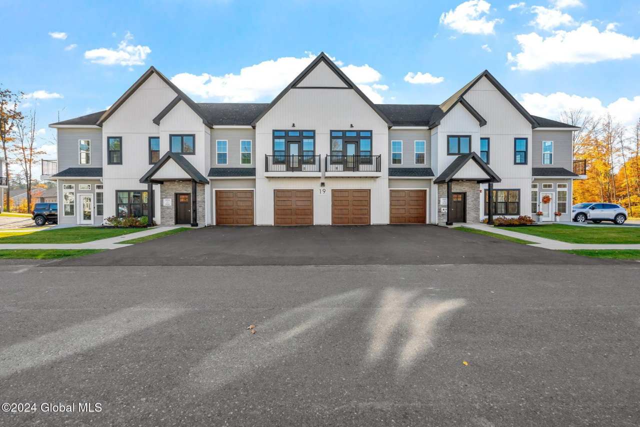 1105 Forest Ridge Boulevard