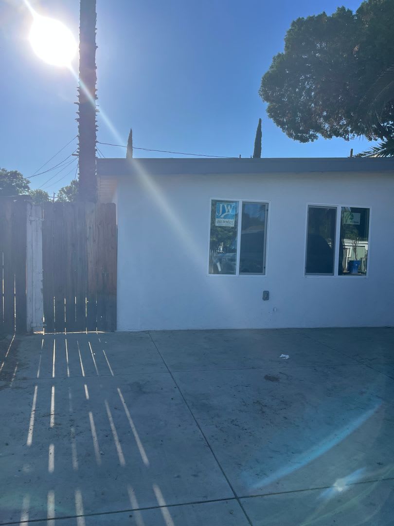 Cute 1 Bedroom Unit in Nice Neighborhood!