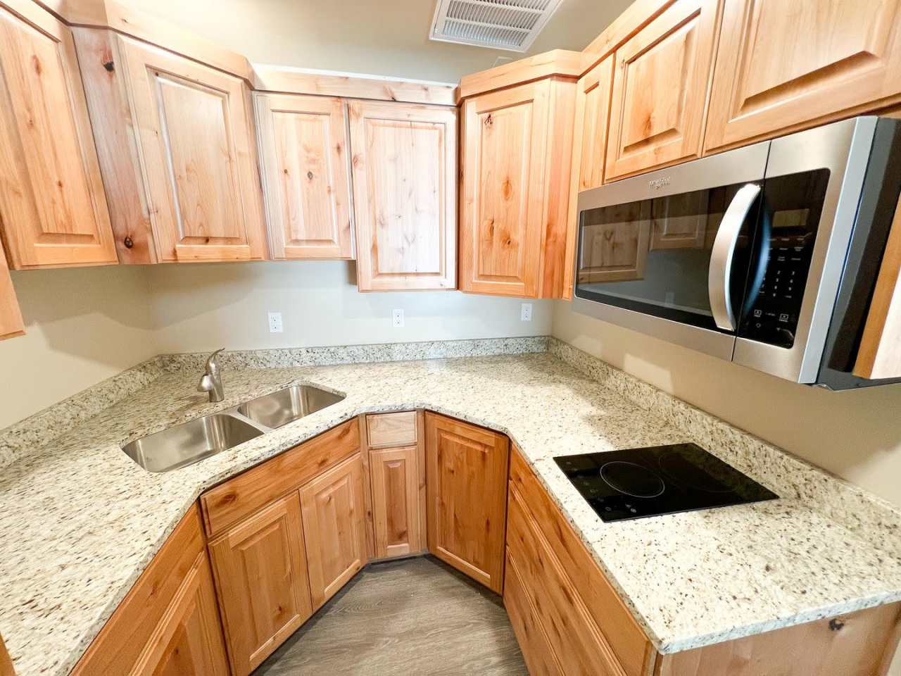 S205 Studio Apartment in Hildale *utilities included*