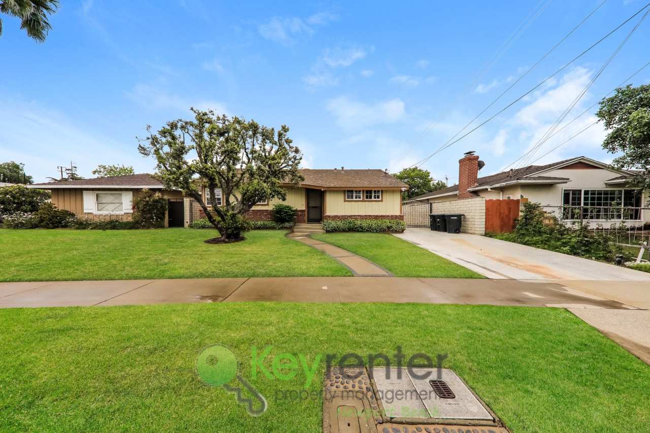 3 Bedroom 2 bathroom in the heart of Orange