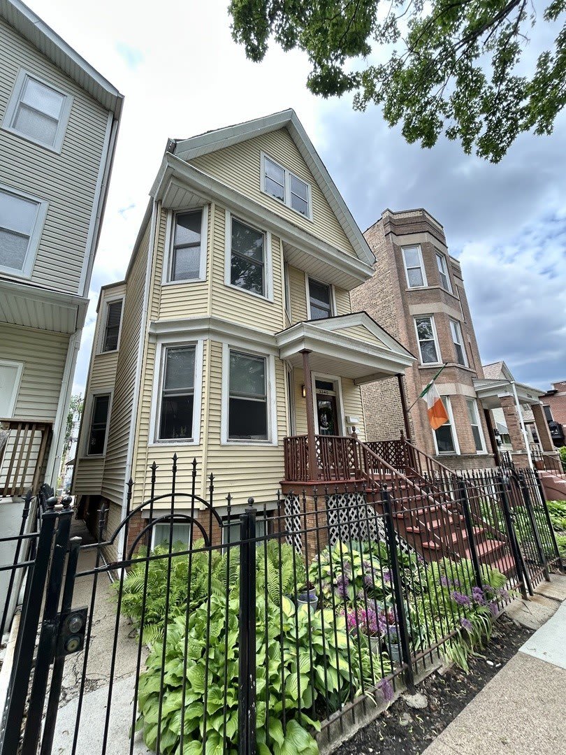 3240 N Whipple Street