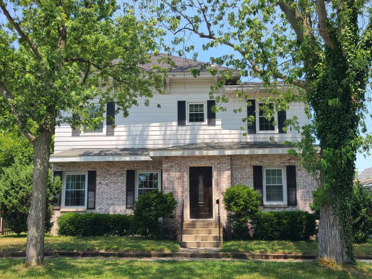 3-bedroom, 2-bathroom home located in beautiful St. Joseph, MI