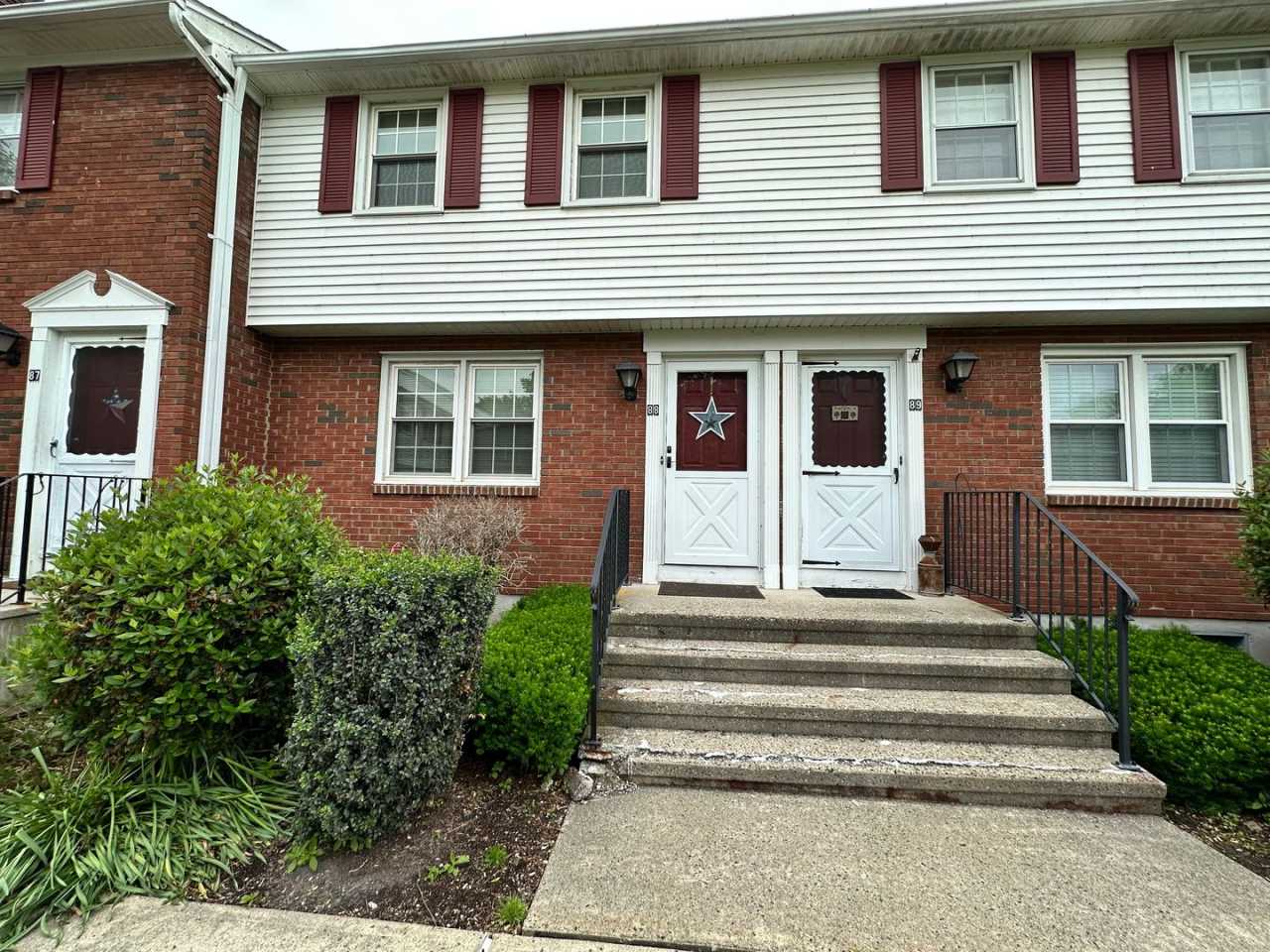 Spacious 2-Bedroom Condominium for Rent - Suffield CT!