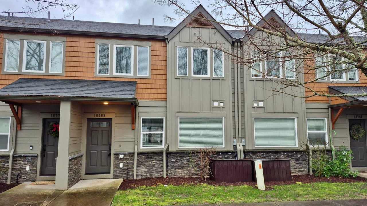 Beautiful Home in Champion Village, Sandy, OR!