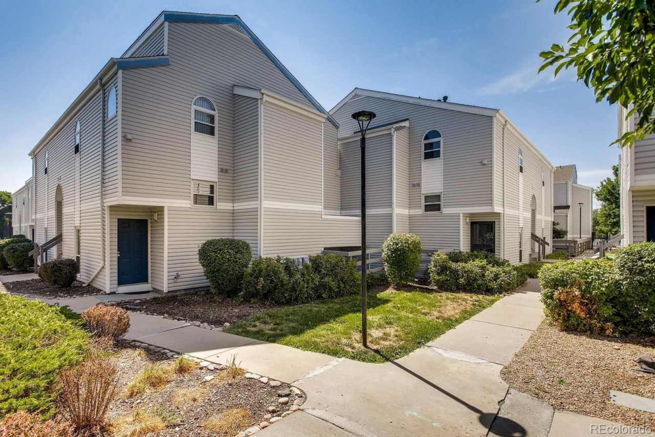 Spacious 1 Bedroom 1 Bath with OFFICE