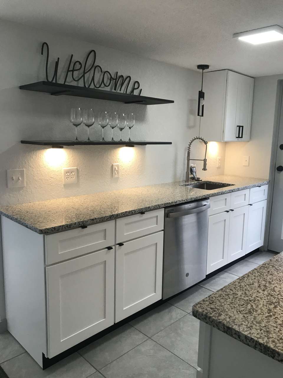 208 E Lake Howard Dr Nw