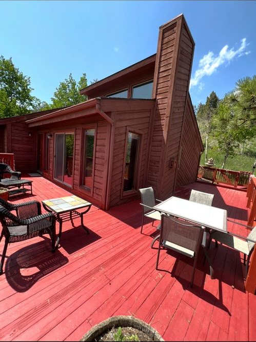 A beautiful 4 bedrooms, 2 full bathrooms, fully furnished home for lease at Woodland Park close to Andrew Wommack Ministries and Charis Bible College