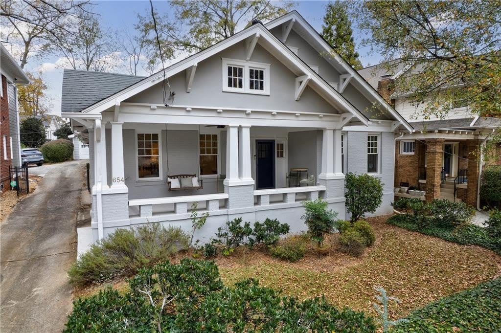 654 Cresthill Avenue NE