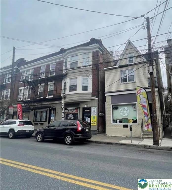 716 E 4th Street unit: 2