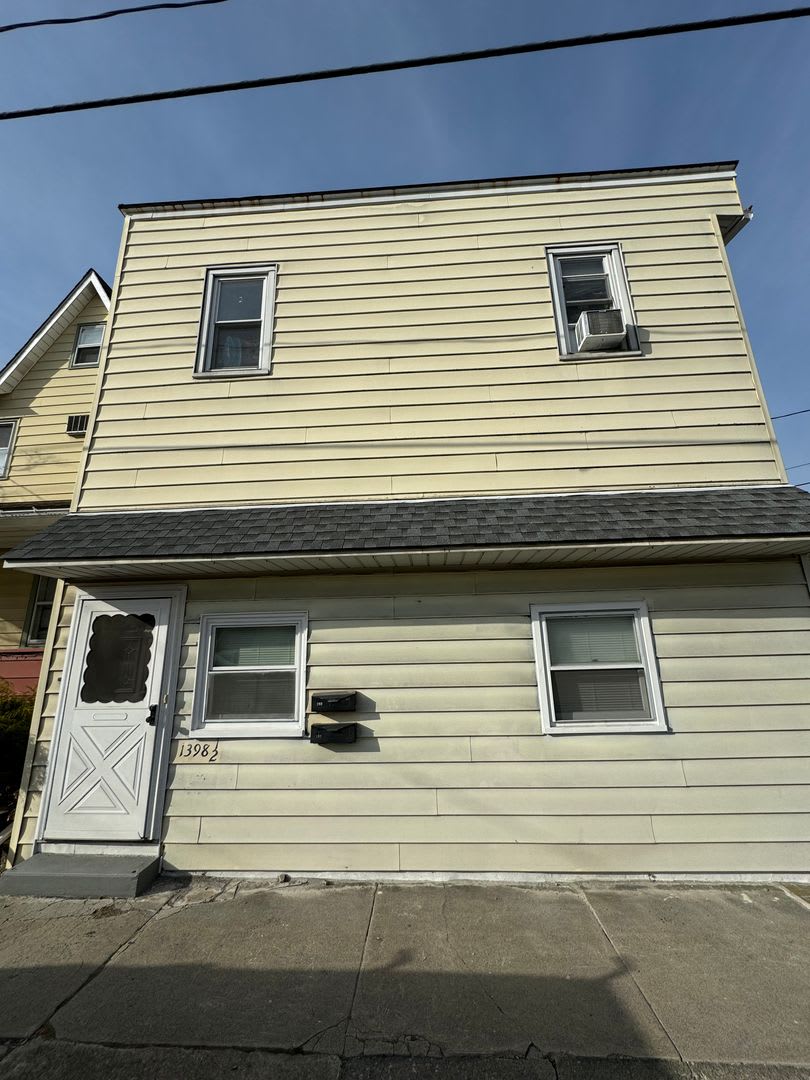 1398-1/2 Newport Ave