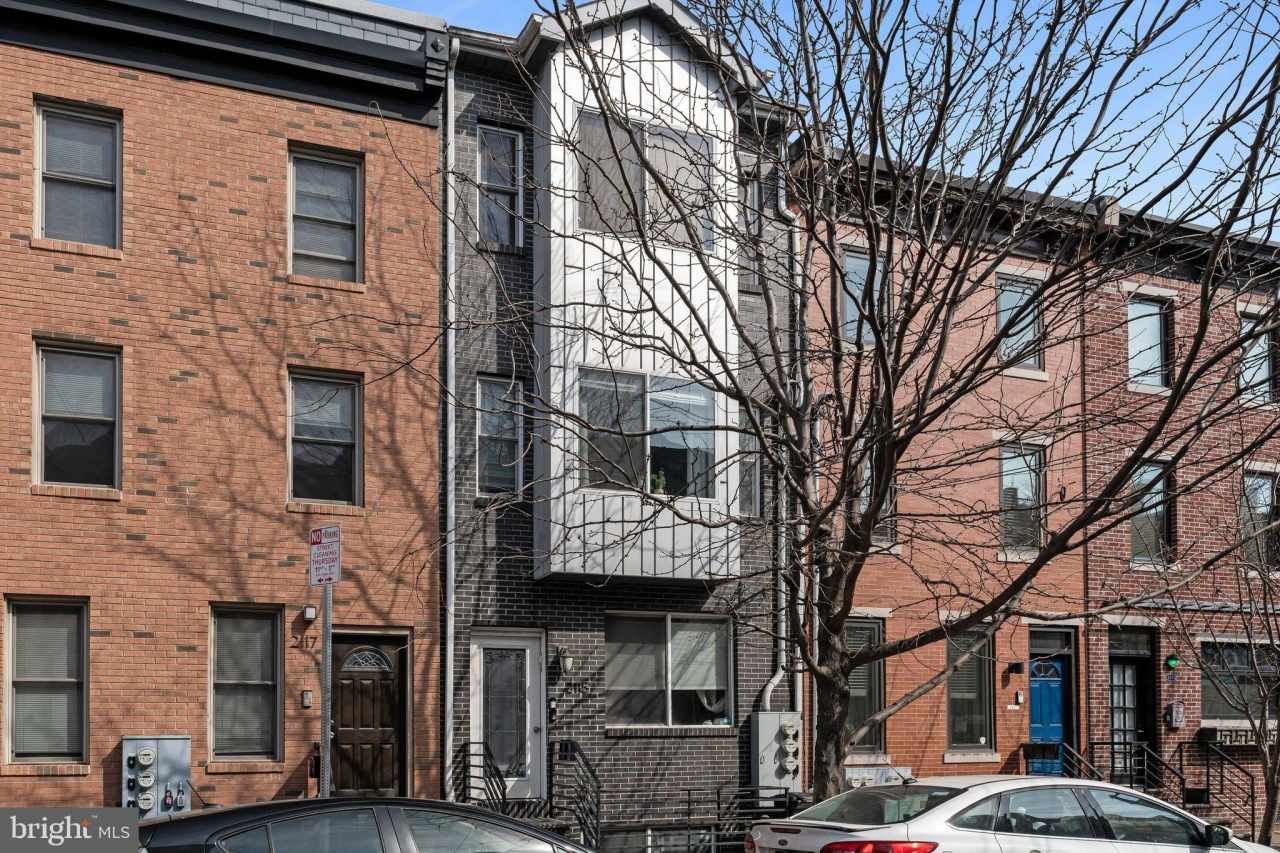 2115 CARPENTER Street unit: 1