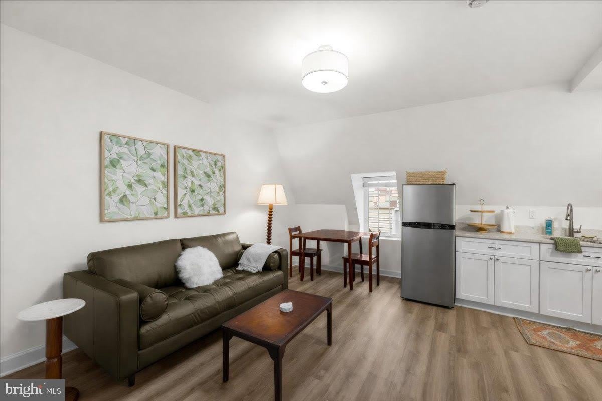 380 BROADVIEW Avenue unit: 2