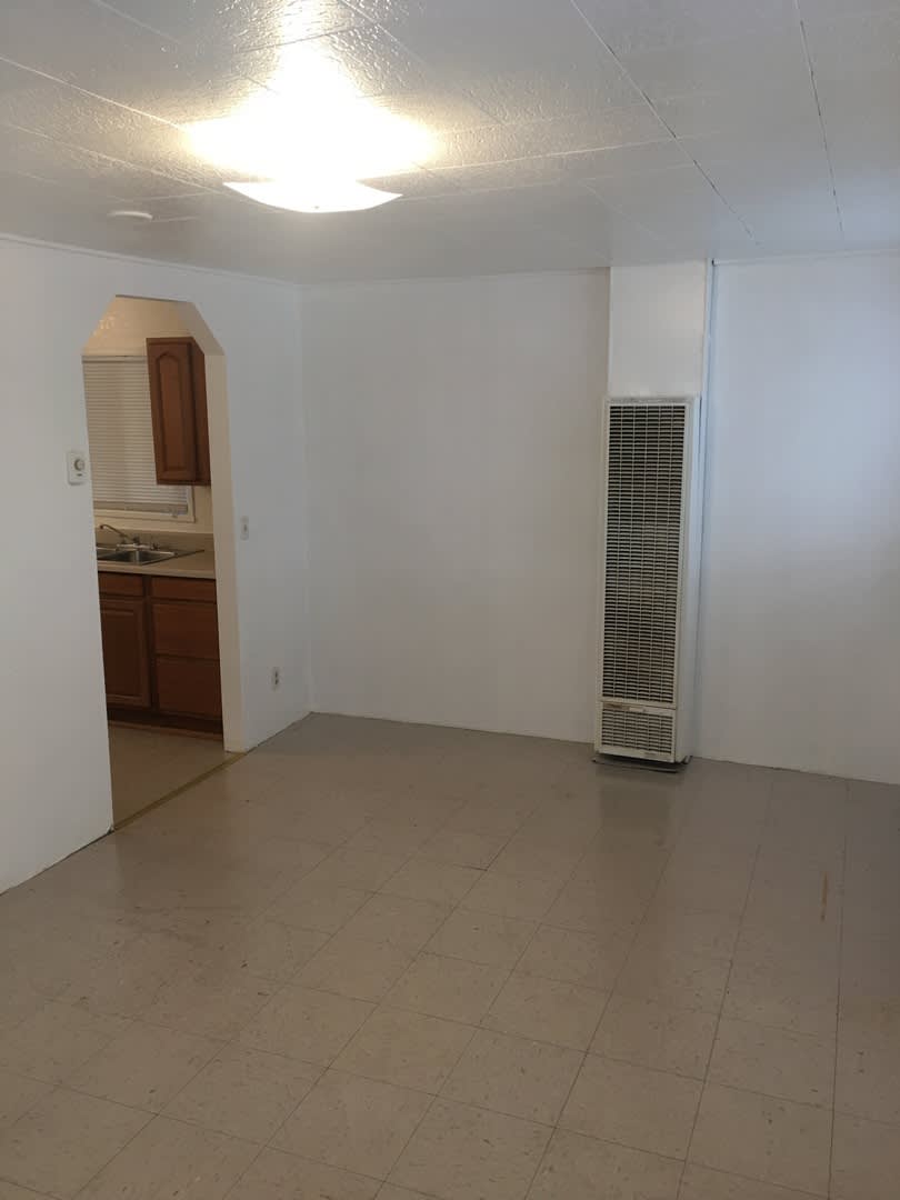 2 bedroom 1.5 bathroom duplex - Mills Addition