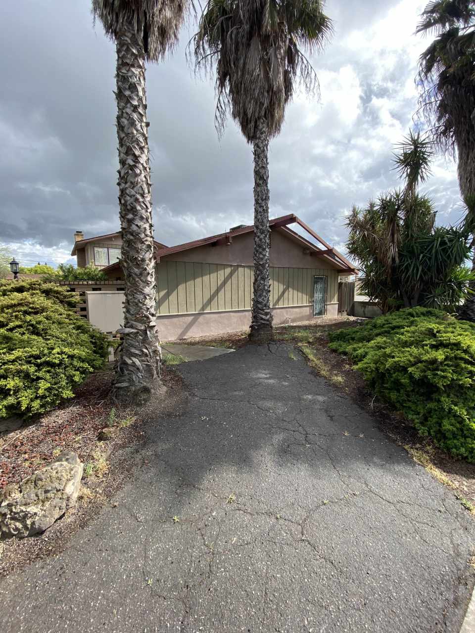 1413 Robertson Boulevard