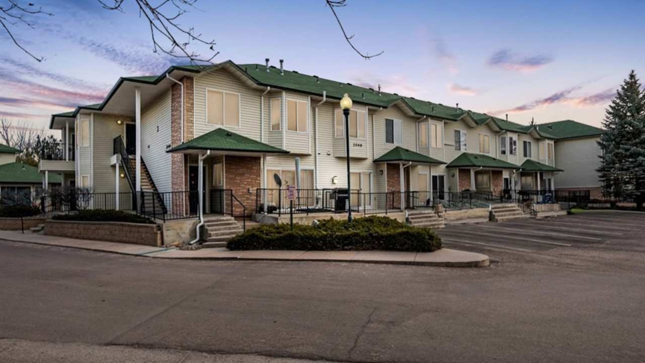 Updated 2-story townhome on the South side of Colorado Springs WITH Mountain Views