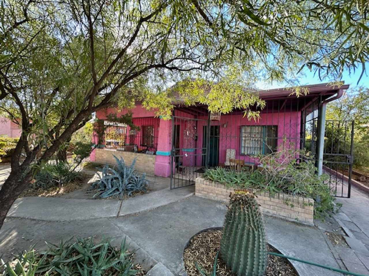 3 bedrooms-1 bath - on 4th Ave