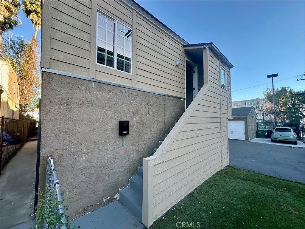 1762 Las Palmas Avenue 1/2